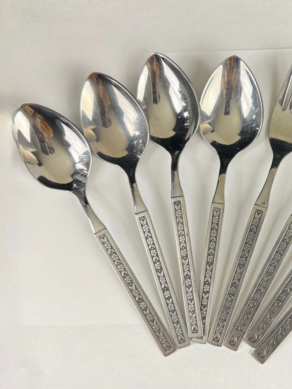8 Oneida Profile Phoenix Stainless Steel 4 Tablespoons 4 Dinner Forks Flowers